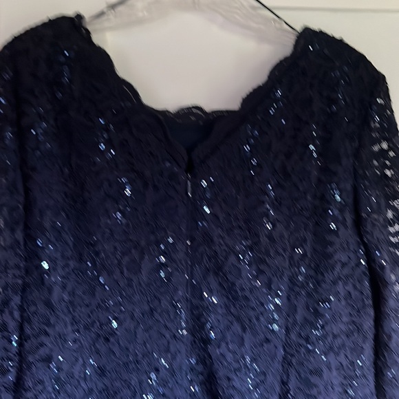 Woman’s formal dress - Picture 5 of 6